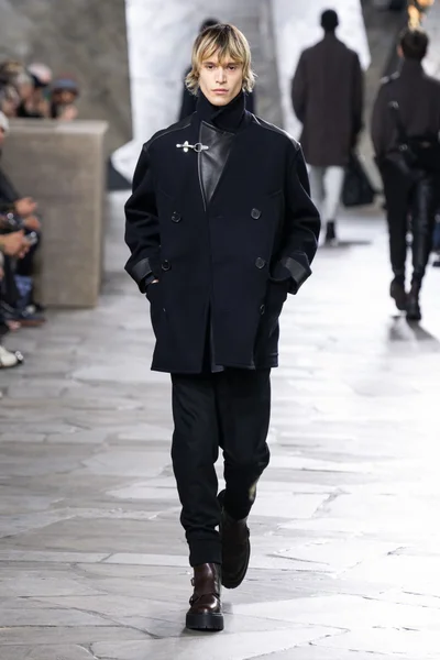 Look 18